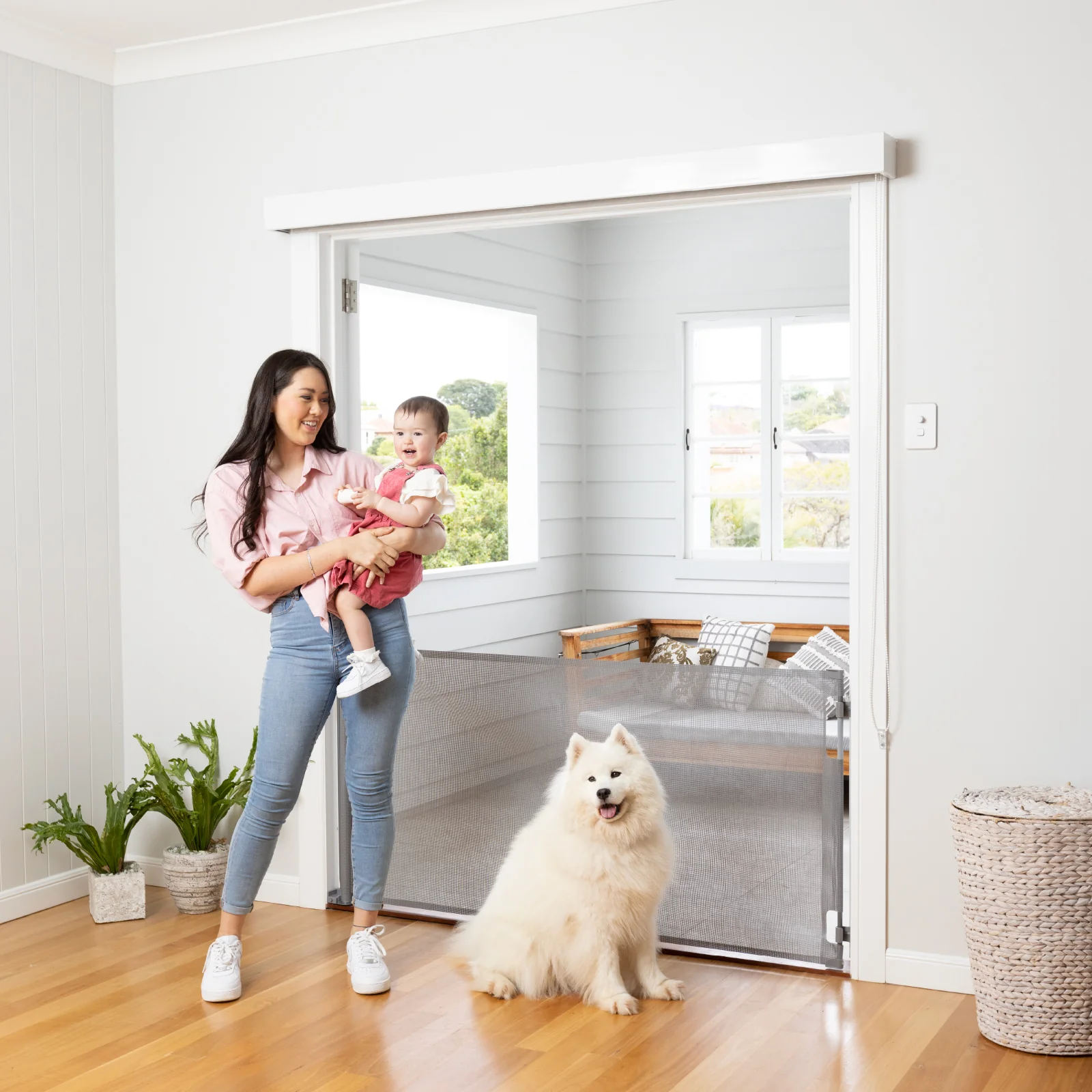 Easy Fit Retractable Baby Gate | 1.8m W x 0.84m H - Image 3