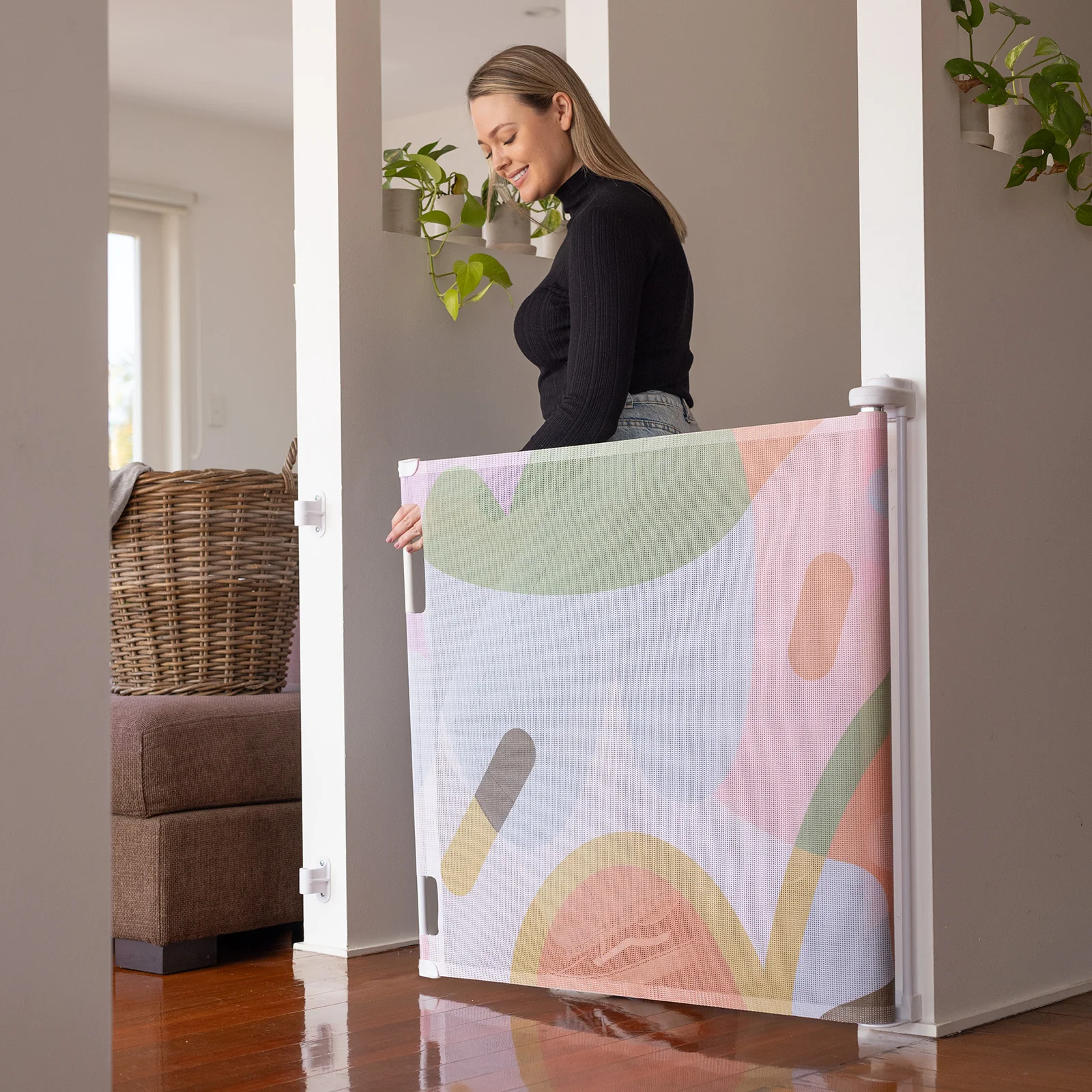 Easy Fit Retractable Baby Gate | 1.8m W x 0.84m H - Image 9