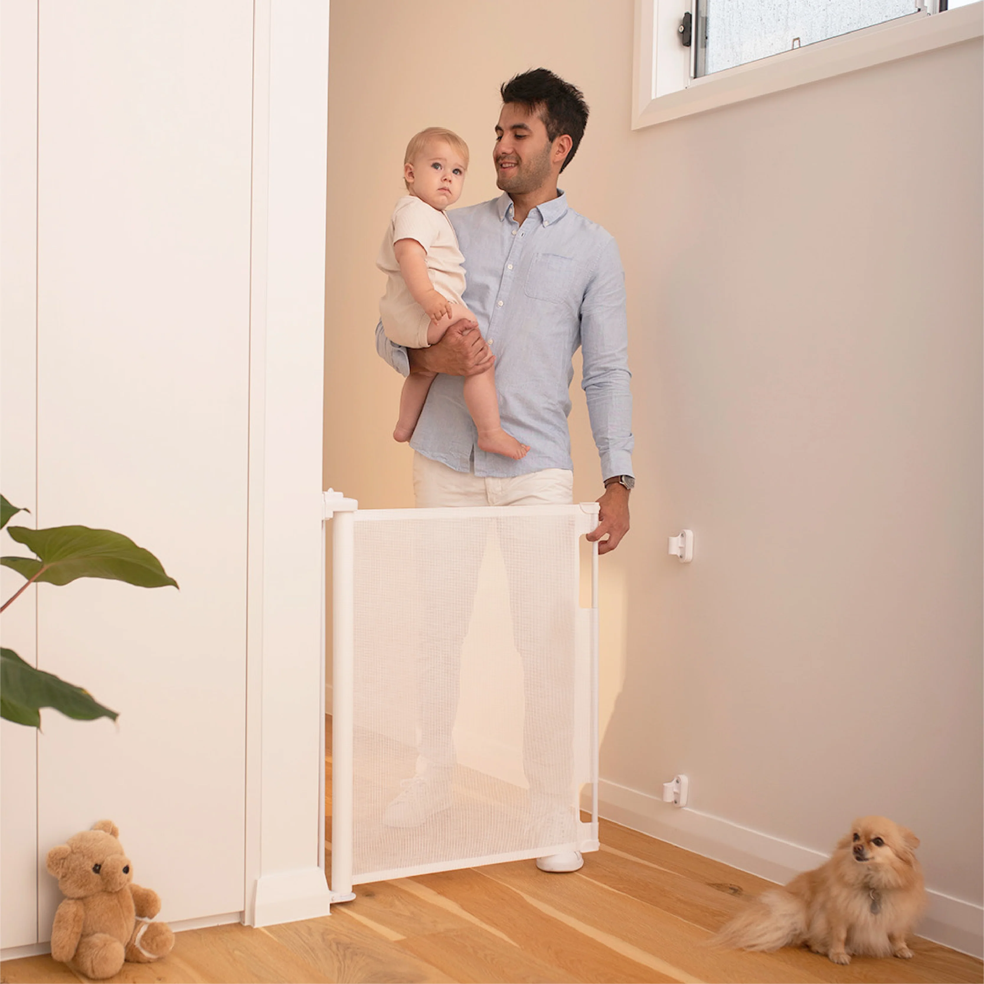 Retractable Baby Gate | 1.4m W x 0.84m H - Image 4
