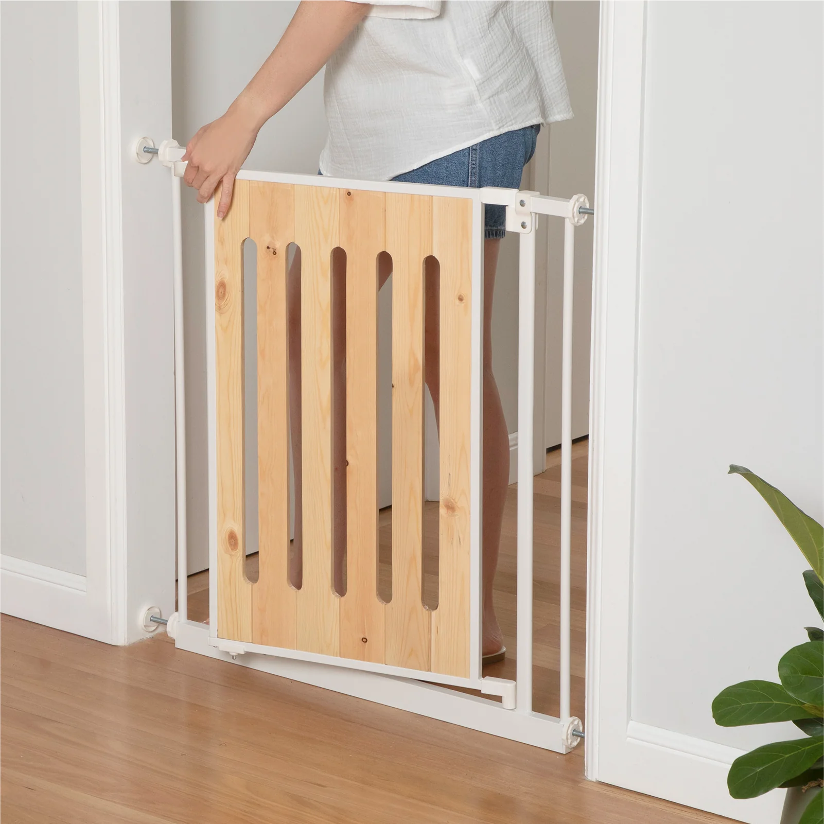 Timber Easy Fit Baby Gate | 0.82m W x 0.76m H - Image 6