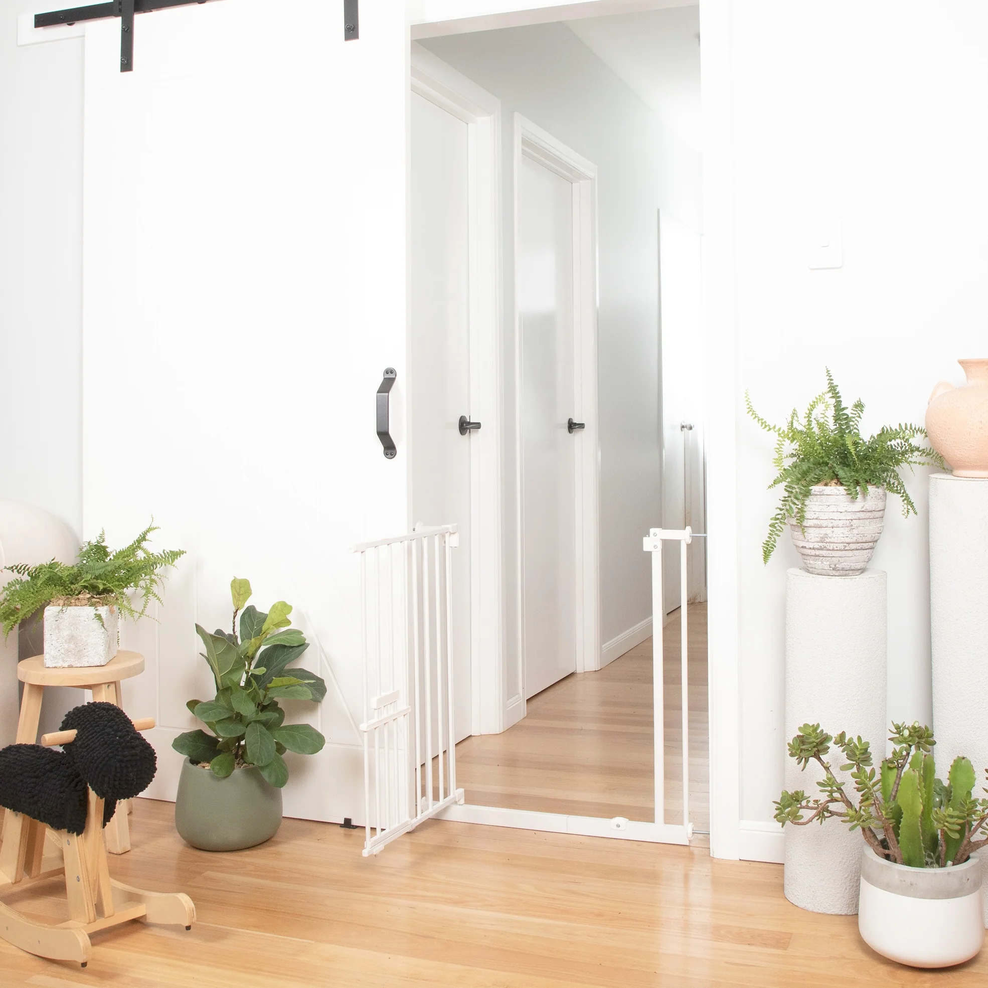 Easy Fit Pet Gate | 0.82m W x 0.76m H - Image 3