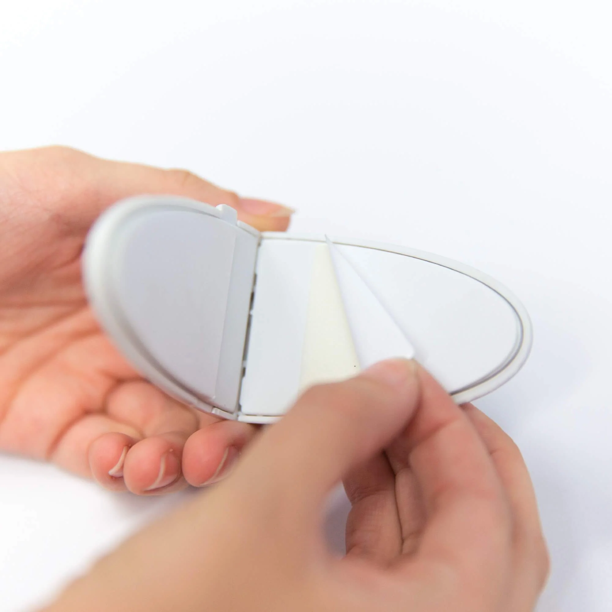 Adhesive Premium Corner Locks - Image 8