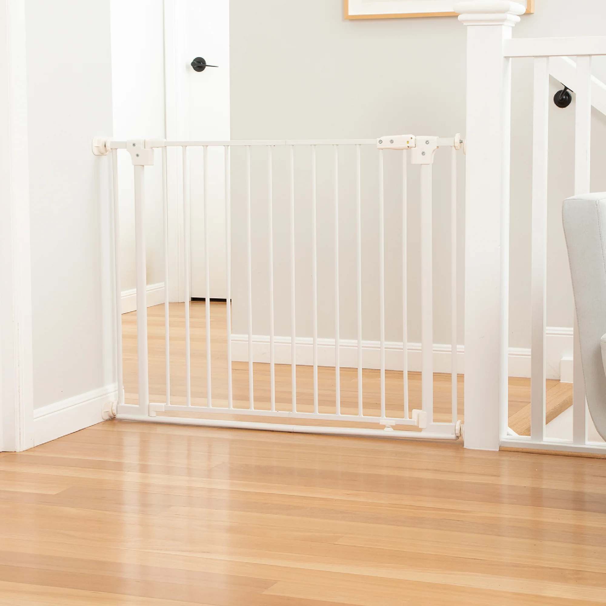 Safe Step Baby Gate | Extra Wide | 1.17m W x 0.76m H - Image 8